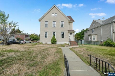 Photo of 137 Prospect Pl, Rutherford, NJ 07070 (MLS # 25037023)