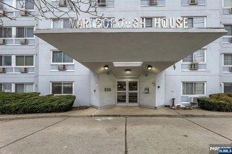 Photo of 333 Grand Avenue #4E, Palisades Park, NJ 07650 (MLS # 26000358)