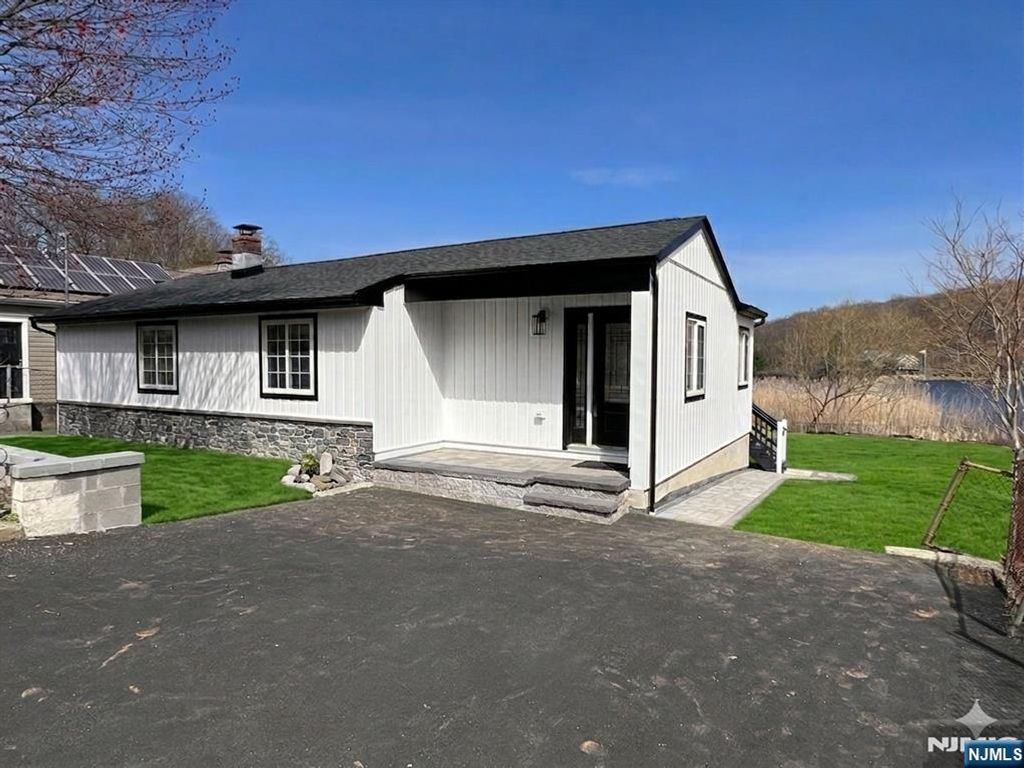 Photo of 502 Otterhole Road, West Milford, NJ 07480 (MLS # 26014596)