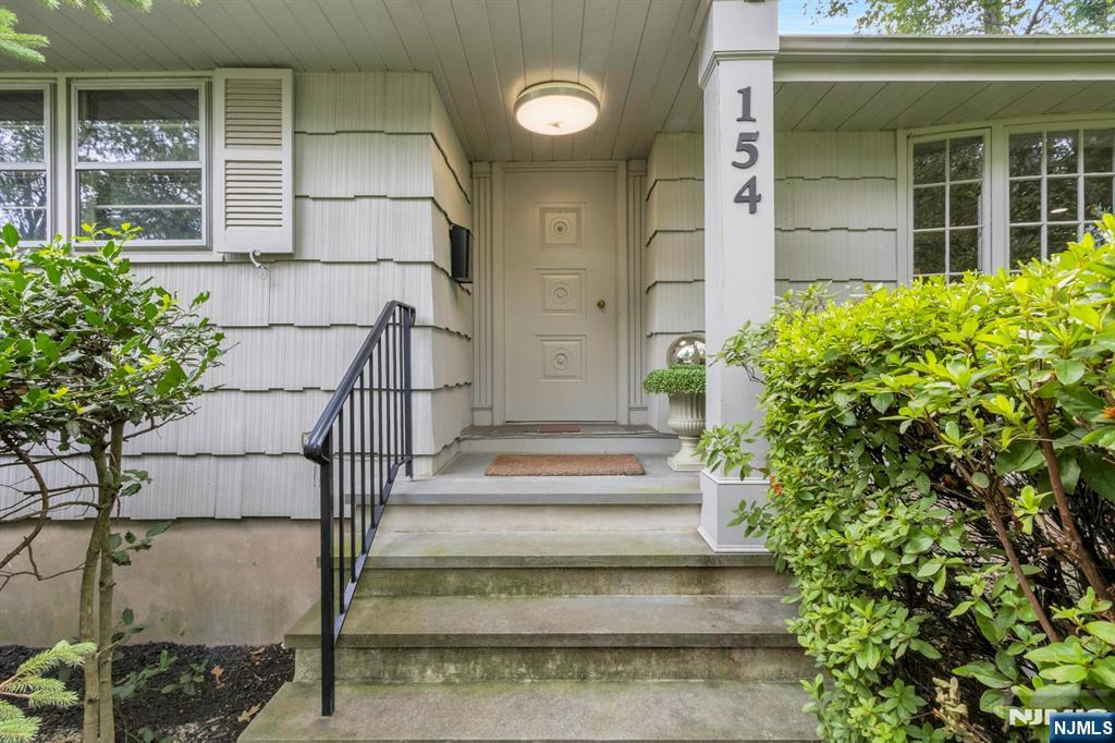154 Summit Avenue