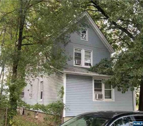 547 Church Street Ridgefield NJ 07657