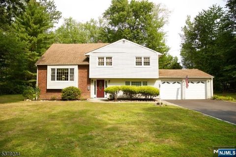 Photo of 29 Beach St, East Hanover Township, NJ 07936 (MLS # 25038889) Photo of 29 Beach St, East Hanover Township, NJ 07936 (MLS # 25038889)