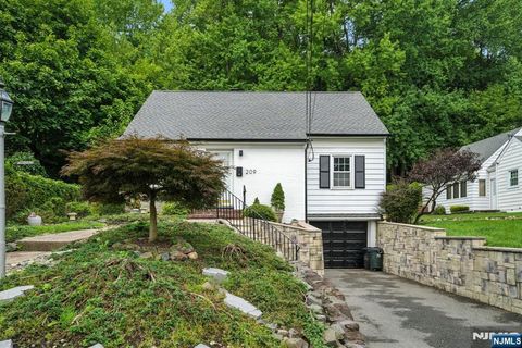 Photo of 209 Jefferson Ave, Cresskill, NJ 07626 (MLS # 25031390)