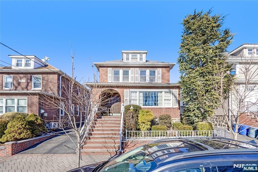 Photo of 429 Oakdene Avenue, Cliffside Park, NJ 07010 (MLS # 26008726)