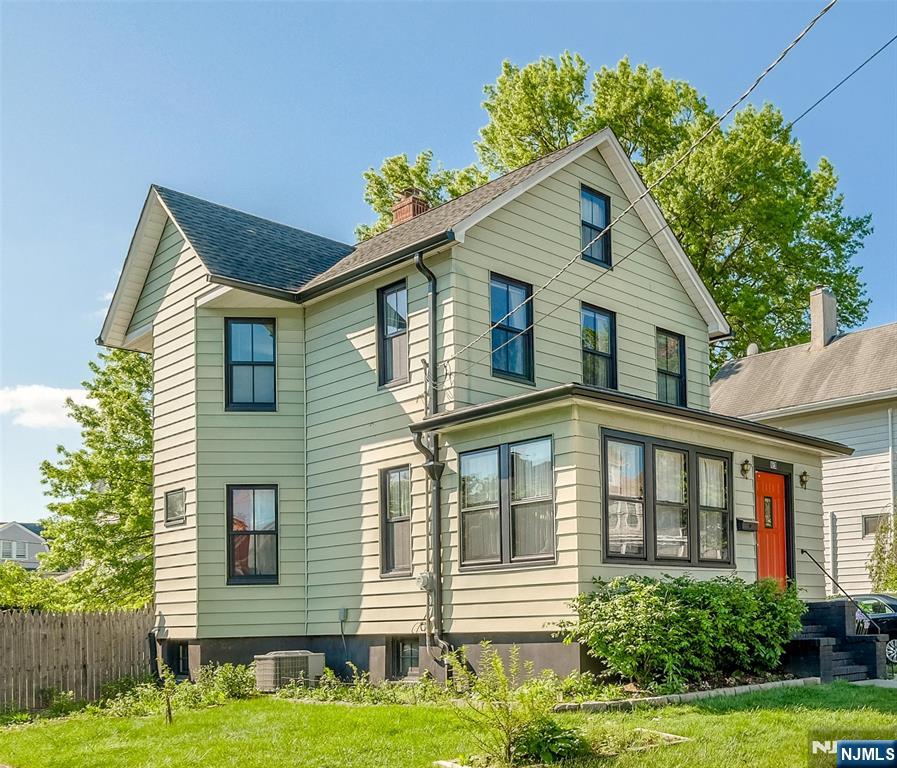 Property for Sale at 51 Maple Street, Rutherford, New Jersey - Bedrooms: 3 
Bathrooms: 1 
Rooms: 6  - $575,000