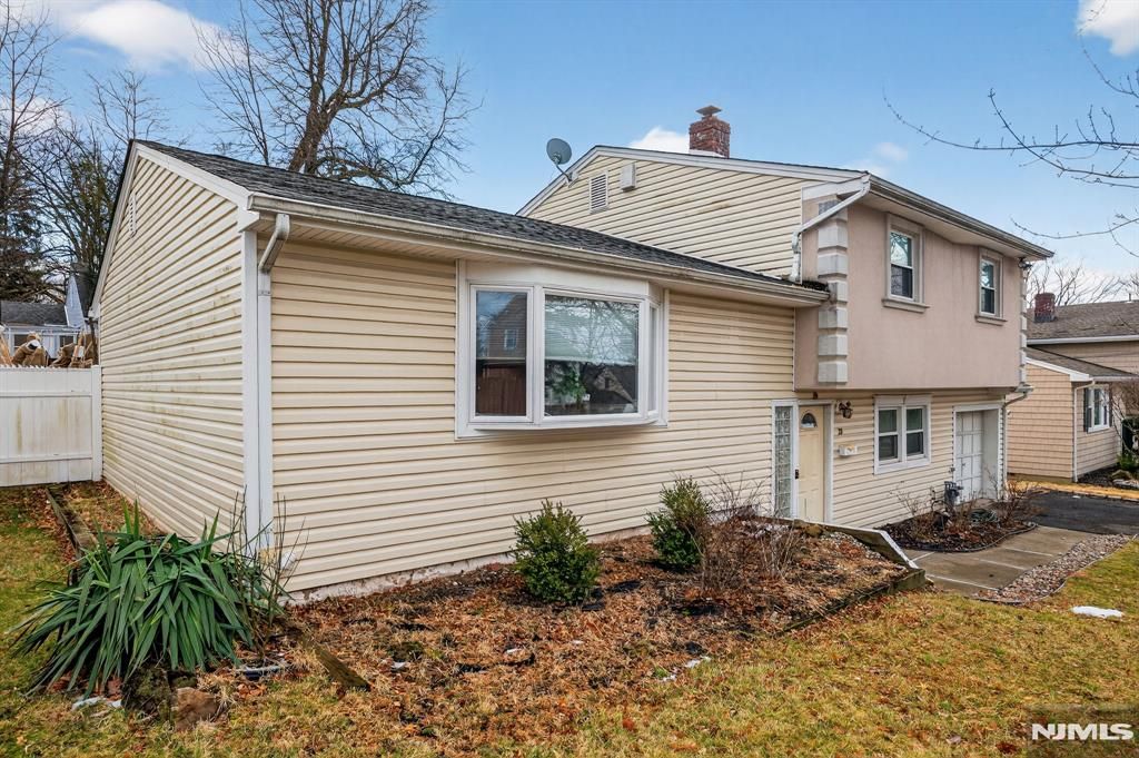 Photo of 20 Rosney Terrace, West Orange, NJ 07052 (MLS # 26001311)