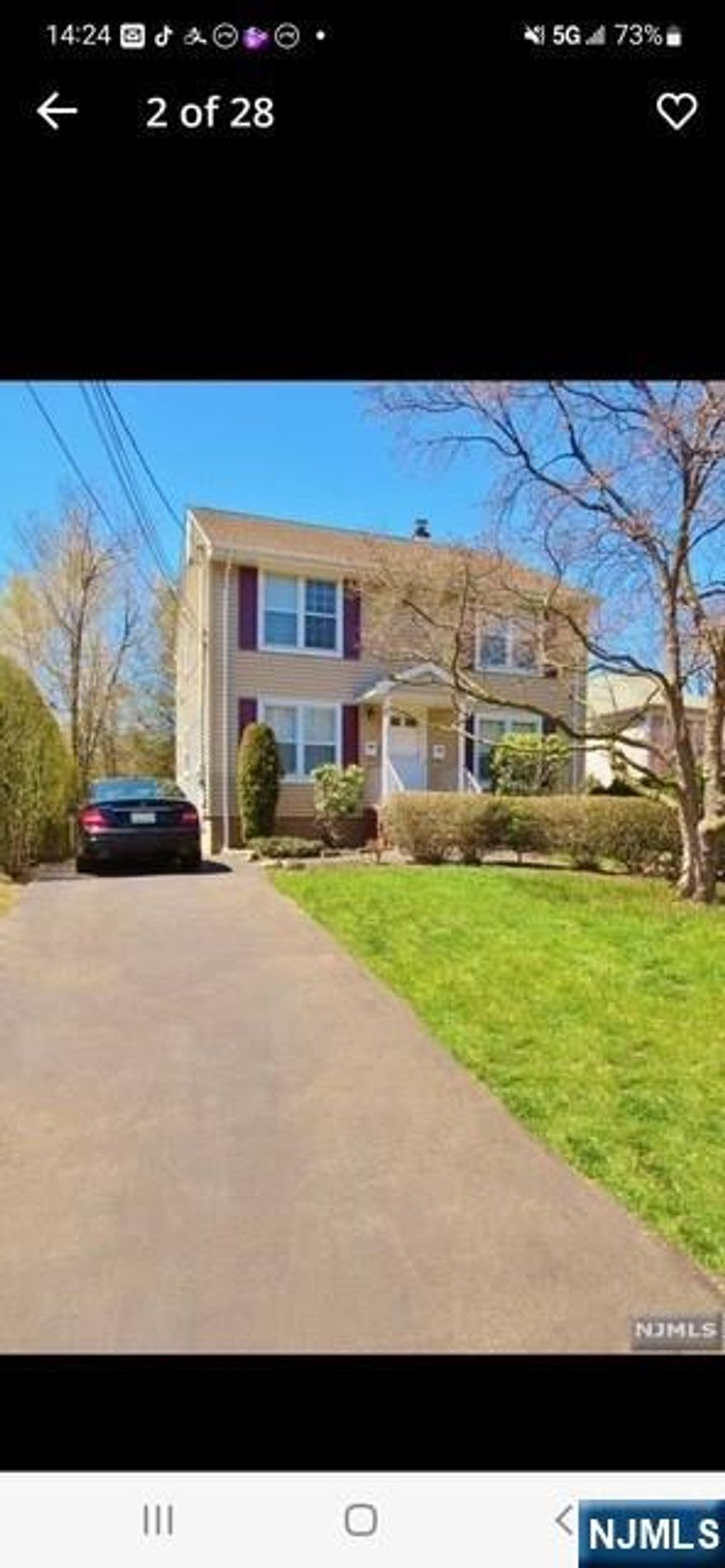 Location! Location! Location! This is updated 2 bedrooms unit. Located in the downtown Tenafly. Close to the busy street and schools. Lot of restaurants near the area. Laundry in the unit. More parking space on the driveway. Walking to the bus station . Very convennt location!