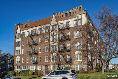 Photo of 407 Highland Ave #A5, Palisades Park, NJ 07650 (MLS # 26019210)