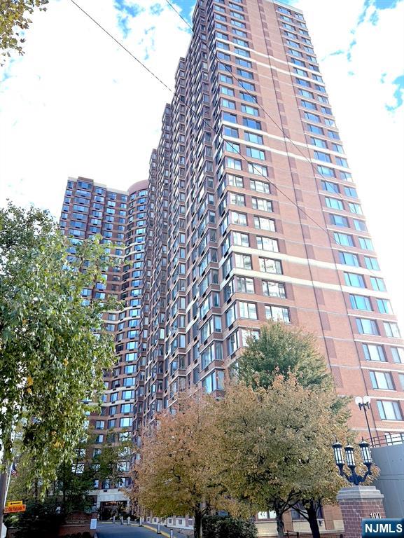 100 Old Palisade Road 1516