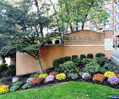 Photo of 100 Old Palisade Road #1516, Fort Lee, NJ 07024 (MLS # 26018997)