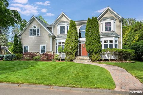 Photo of 111 Magnolia Avenue, Cresskill, NJ 07626 (MLS # 26024045)