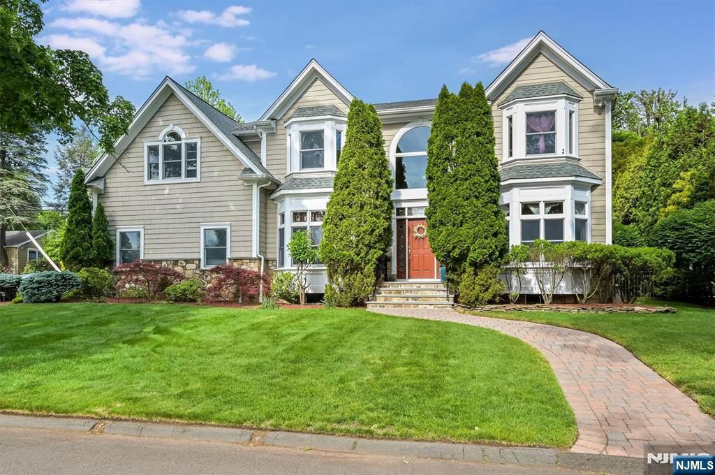 Photo of 111 Magnolia Avenue, Cresskill, NJ 07626 (MLS # 26024045)