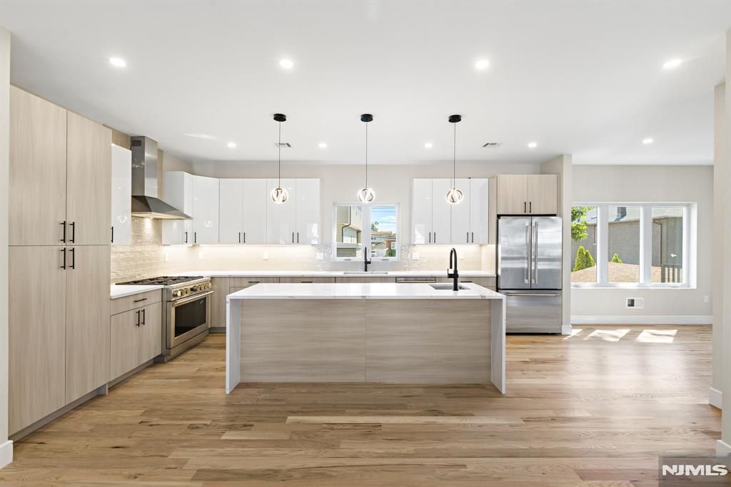 Photo of 264 Beverly Hills Road, Fort Lee, NJ 07024 (MLS # 26025970)