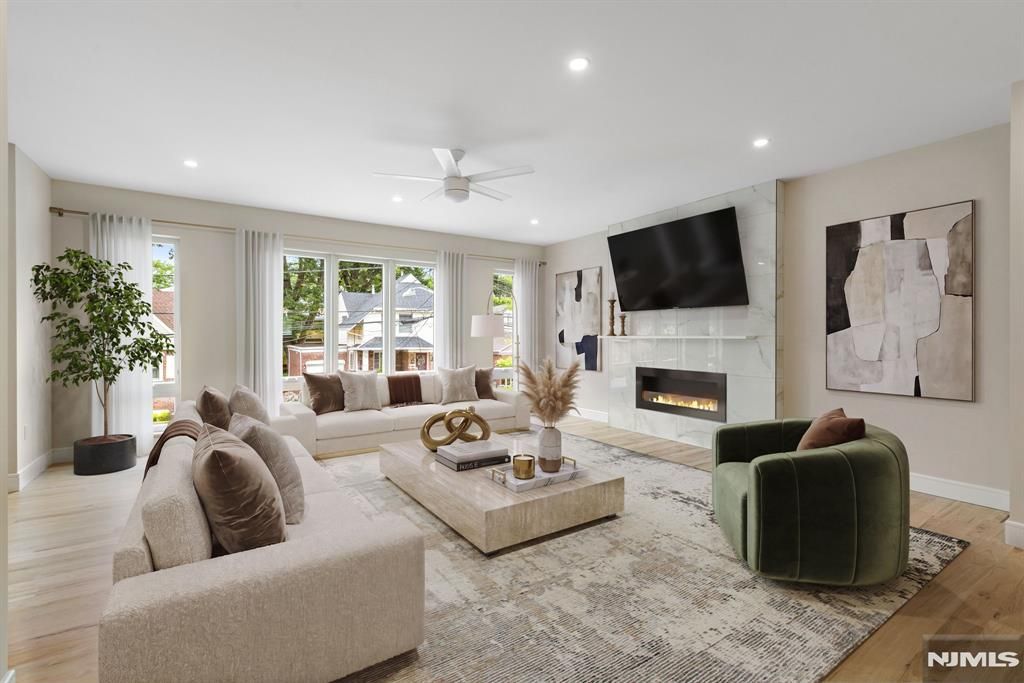 Photo of 264 Beverly Hills Road, Fort Lee, NJ 07024 (MLS # 26025970)