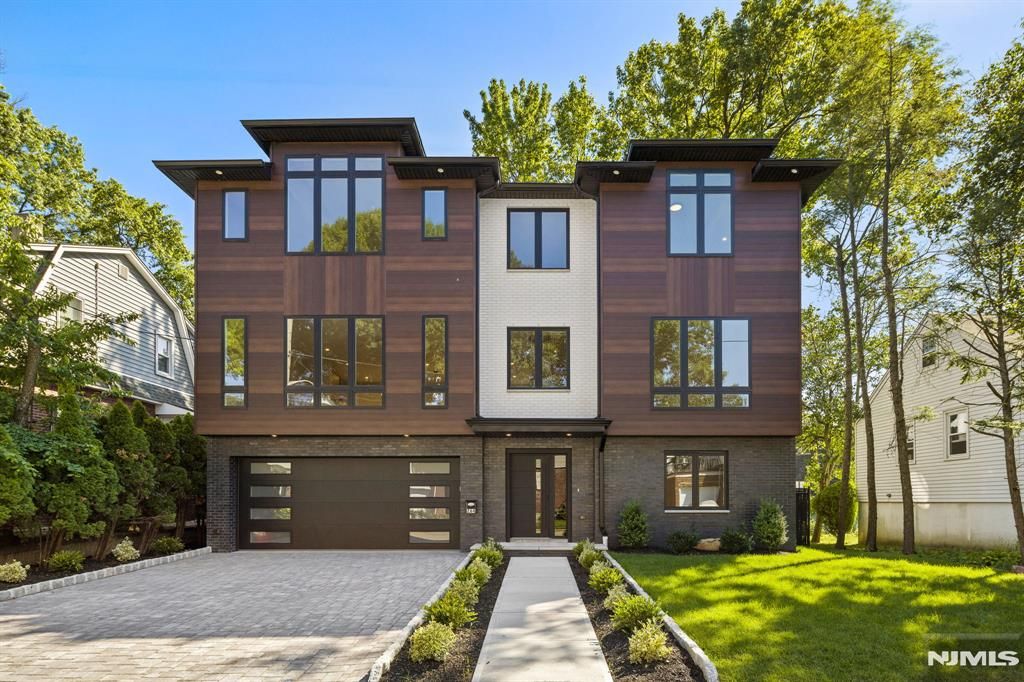 Photo of 264 Beverly Hills Road, Fort Lee, NJ 07024 (MLS # 26025970)