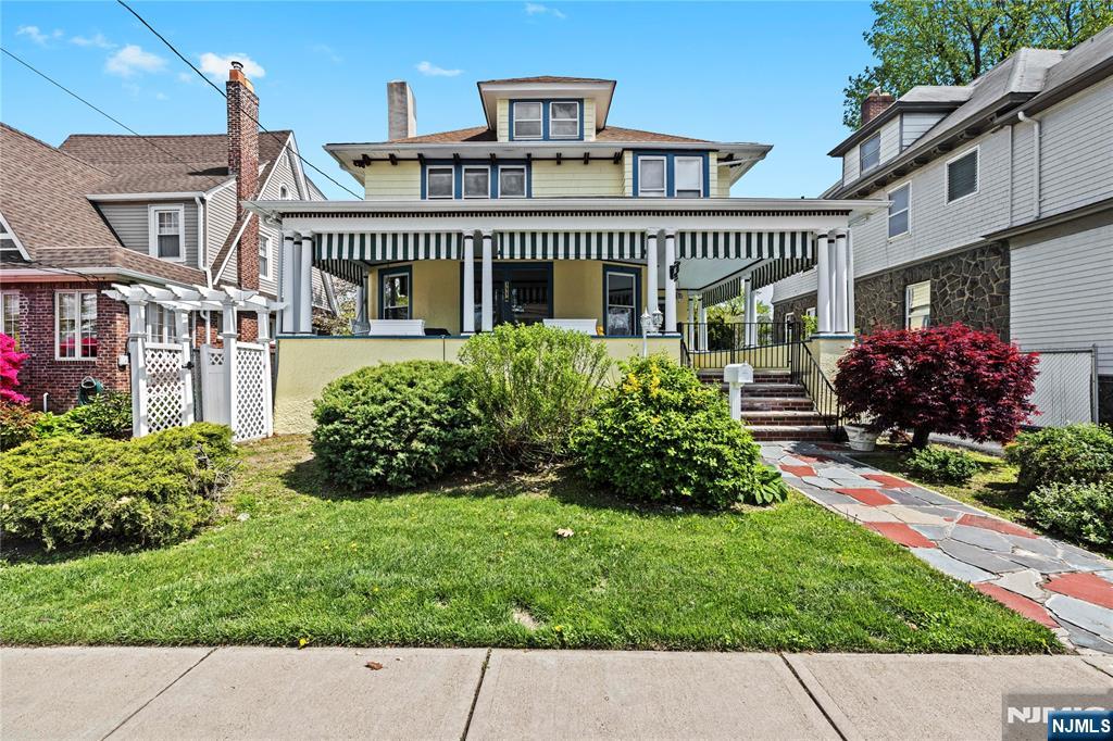 1114 Anderson Avenue, Fort Lee, New Jersey - 4 Bedrooms  
3 Bathrooms  
11 Rooms - 