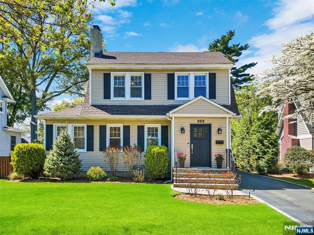 Property for Sale at 322 Fairfield Avenue, Ridgewood, New Jersey - Bedrooms: 4 
Bathrooms: 4 
Rooms: 9  - $1,299,000