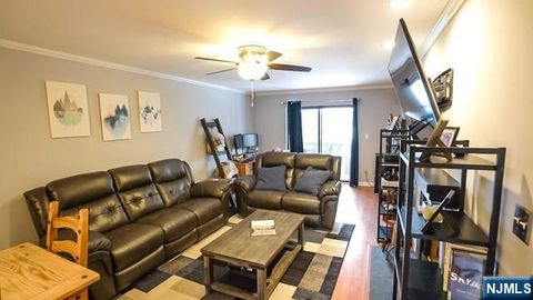 Photo of 1806 Faulkner Ct, Mahwah, NJ 07430 (MLS # 26025789)