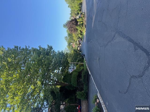 West Orange, New Jersey 07052, United States, 3 Bedrooms Bedrooms, ,3 BathroomsBathrooms,Residential,Pending,159021