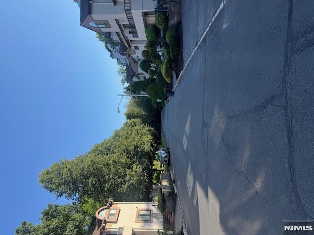 West Orange, New Jersey 07052, United States, 3 Bedrooms Bedrooms, ,3 BathroomsBathrooms,Residential,Pending,159021