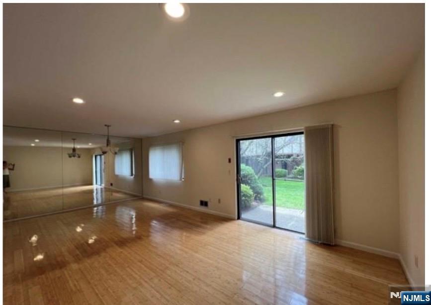 18 Linwood Avenue 18