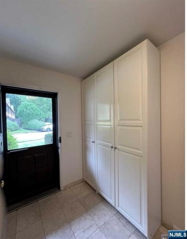 18 Linwood Avenue 18