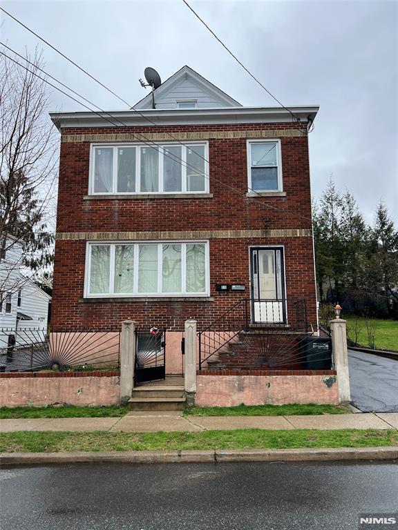 Rental Property at 11 Oregon, Clifton, New Jersey - Bedrooms: 2 
Bathrooms: 1 
Rooms: 5  - $2,400 MO.