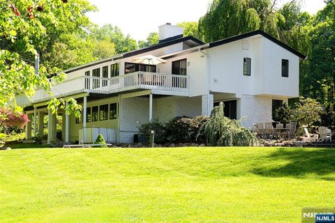 Photo of 165 Hoover Drive, Cresskill, NJ 07626 (MLS # 26018303)