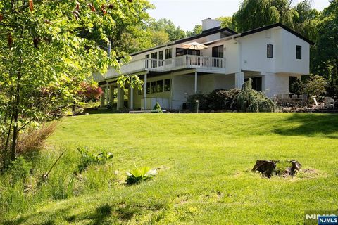 Photo of 165 Hoover Drive, Cresskill, NJ 07626 (MLS # 26018303)
