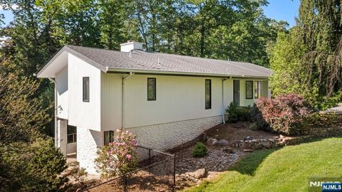 Photo of 165 Hoover Drive, Cresskill, NJ 07626 (MLS # 26018303)
