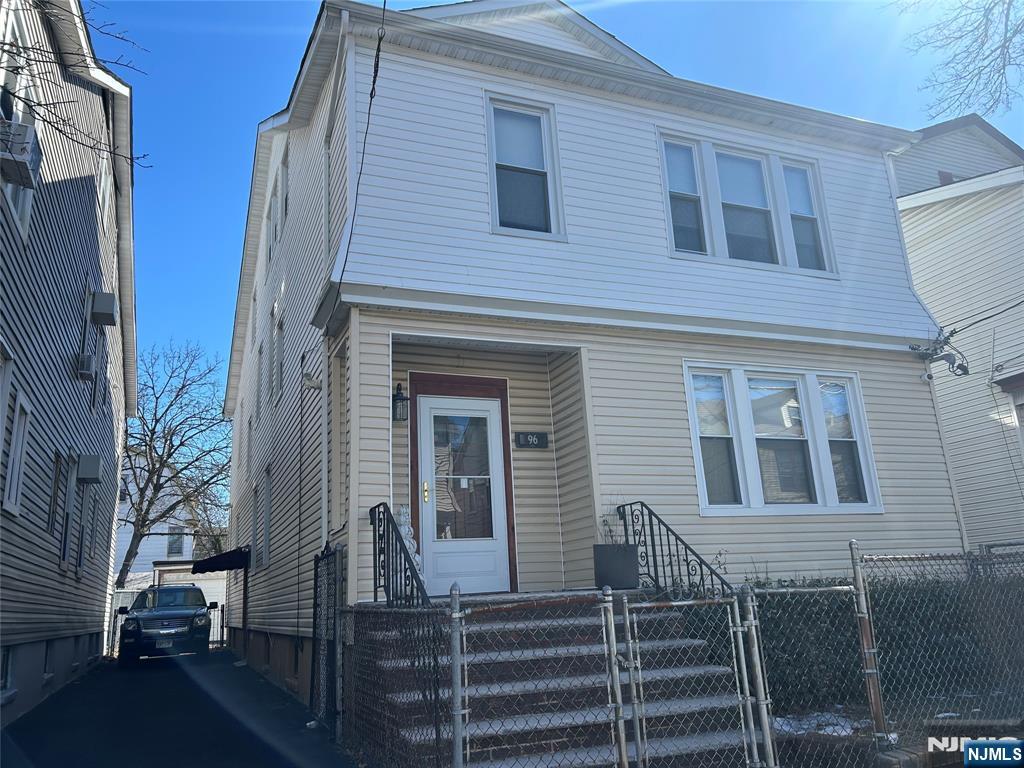 96 Grand Ave 3, Newark, New Jersey - 1 Bedrooms  
1 Bathrooms  
2 Rooms - 