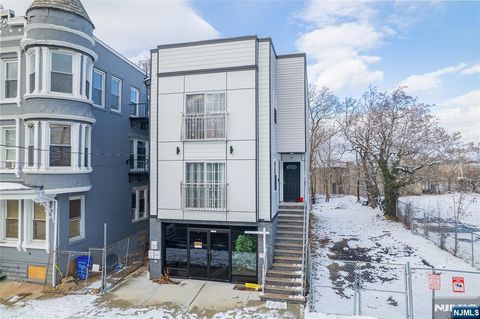 420 18th Avenue Newark NJ 07108