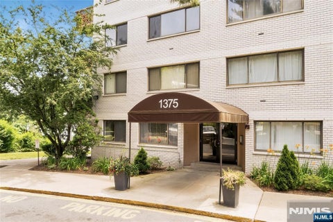 Photo of 1375 River Rd #1M, Edgewater, NJ 07020 (MLS # 26036243)