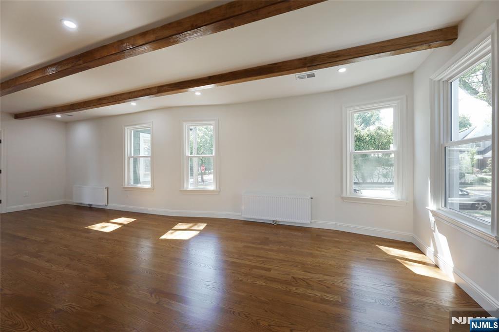 Hasbrouck Heights, New Jersey 07604, United States, 3 Bedrooms Bedrooms, ,5 BathroomsBathrooms,Residential,Pending,205022