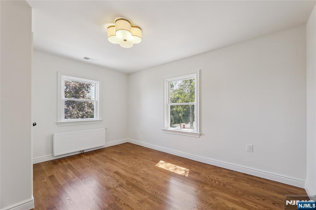 Hasbrouck Heights, New Jersey 07604, United States, 3 Bedrooms Bedrooms, ,5 BathroomsBathrooms,Residential,Pending,205022