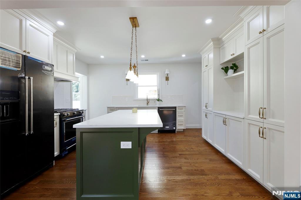 Hasbrouck Heights, New Jersey 07604, United States, 3 Bedrooms Bedrooms, ,5 BathroomsBathrooms,Residential,Pending,205022