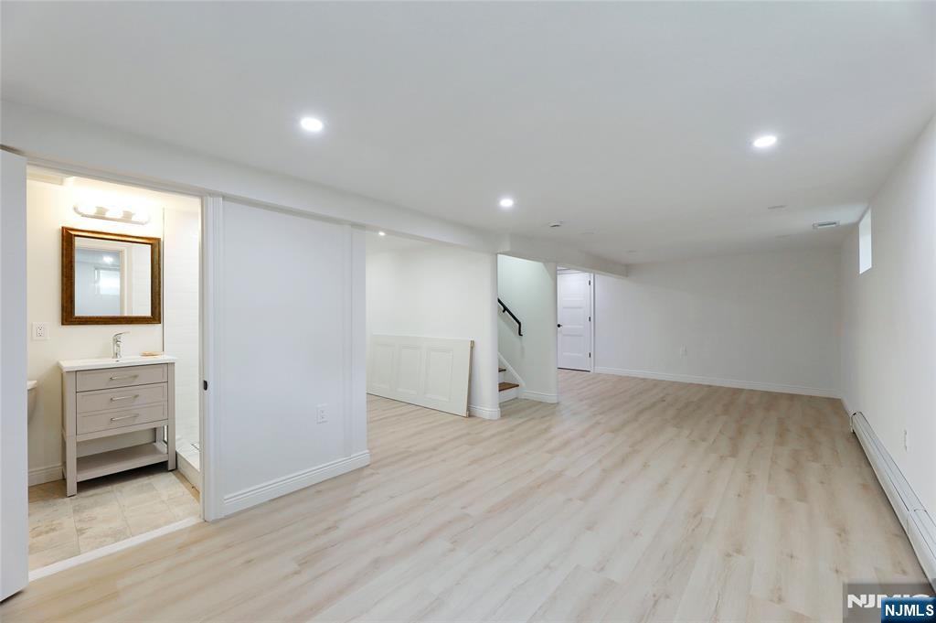 Hasbrouck Heights, New Jersey 07604, United States, 3 Bedrooms Bedrooms, ,5 BathroomsBathrooms,Residential,Pending,205022