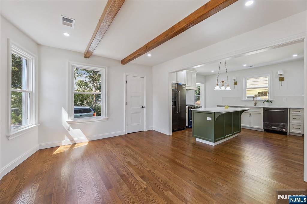 Hasbrouck Heights, New Jersey 07604, United States, 3 Bedrooms Bedrooms, ,5 BathroomsBathrooms,Residential,Pending,205022