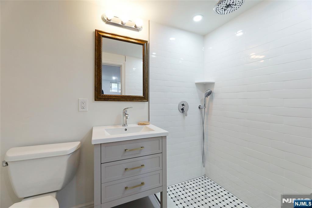 Hasbrouck Heights, New Jersey 07604, United States, 3 Bedrooms Bedrooms, ,5 BathroomsBathrooms,Residential,Pending,205022