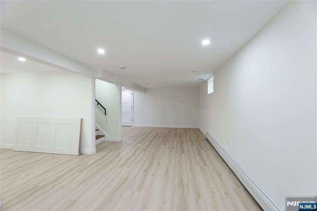 Hasbrouck Heights, New Jersey 07604, United States, 3 Bedrooms Bedrooms, ,5 BathroomsBathrooms,Residential,Pending,205022