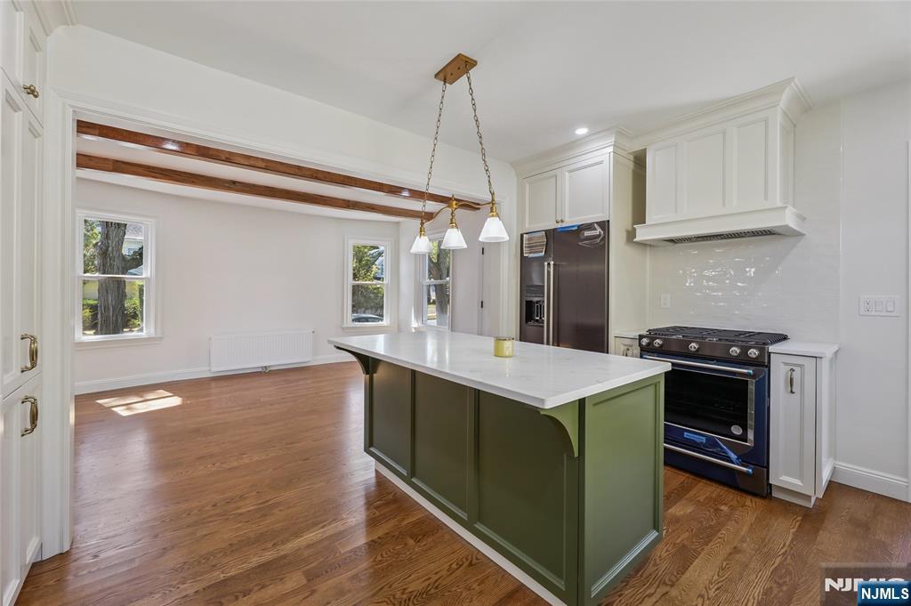 Hasbrouck Heights, New Jersey 07604, United States, 3 Bedrooms Bedrooms, ,5 BathroomsBathrooms,Residential,Pending,205022