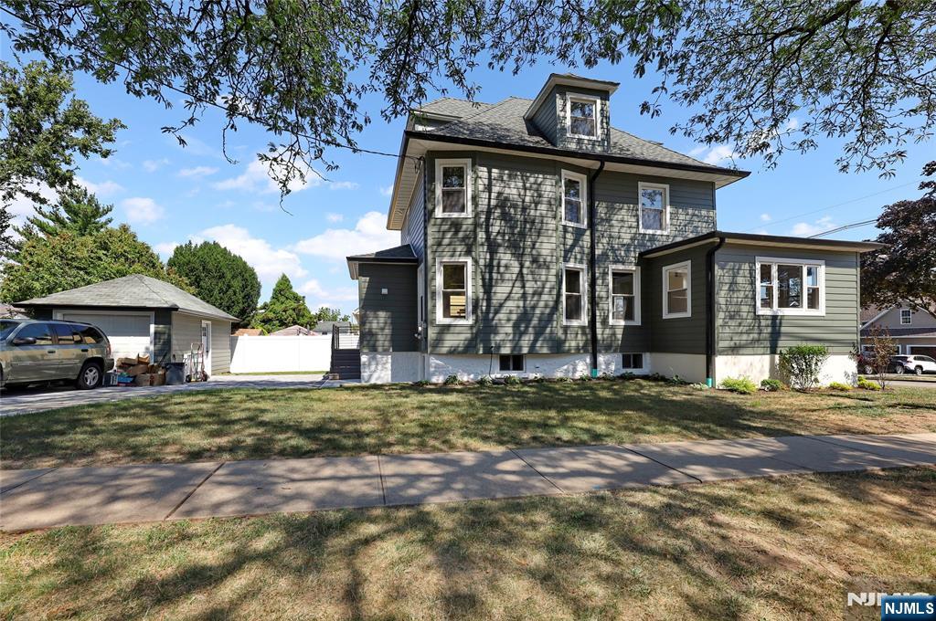 Hasbrouck Heights, New Jersey 07604, United States, 3 Bedrooms Bedrooms, ,5 BathroomsBathrooms,Residential,Pending,205022