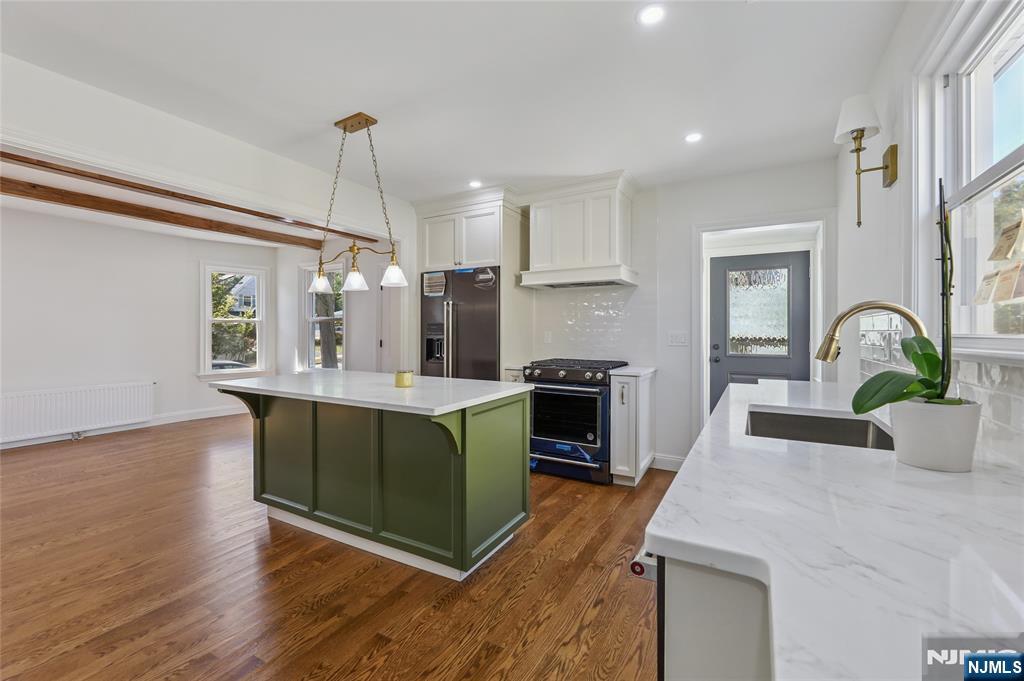 Hasbrouck Heights, New Jersey 07604, United States, 3 Bedrooms Bedrooms, ,5 BathroomsBathrooms,Residential,Pending,205022