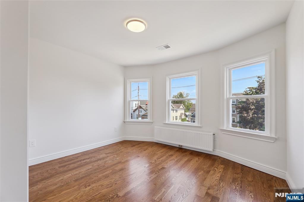 Hasbrouck Heights, New Jersey 07604, United States, 3 Bedrooms Bedrooms, ,5 BathroomsBathrooms,Residential,Pending,205022