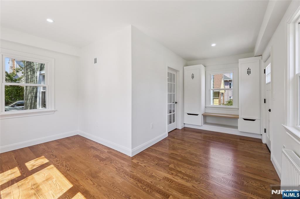 Hasbrouck Heights, New Jersey 07604, United States, 3 Bedrooms Bedrooms, ,5 BathroomsBathrooms,Residential,Pending,205022