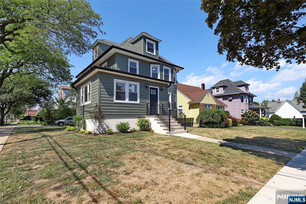 Hasbrouck Heights, New Jersey 07604, United States, 3 Bedrooms Bedrooms, ,5 BathroomsBathrooms,Residential,Pending,205022