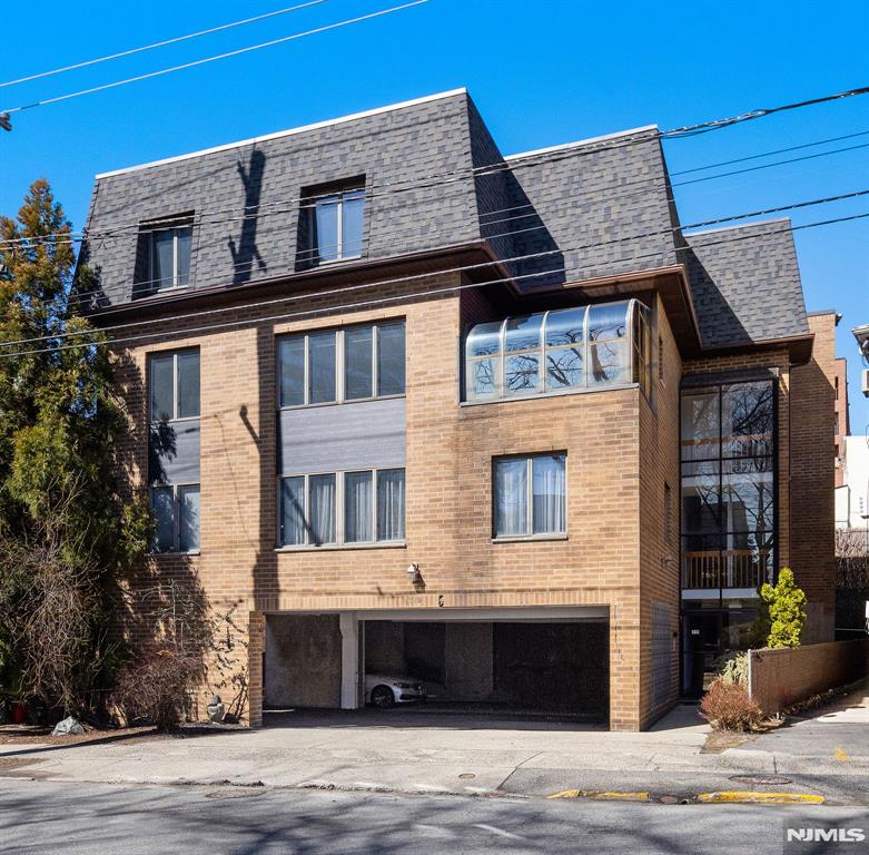 319 Gorge Road 6
