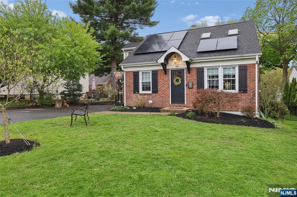 Photo of 24 N Crest Drive, Cresskill, NJ 07626 (MLS # 26013510)