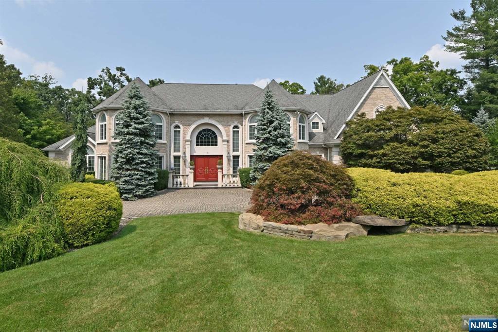 10 Finn Court, Mahwah, New Jersey - 6 Bedrooms  
6 Bathrooms  
14 Rooms - 