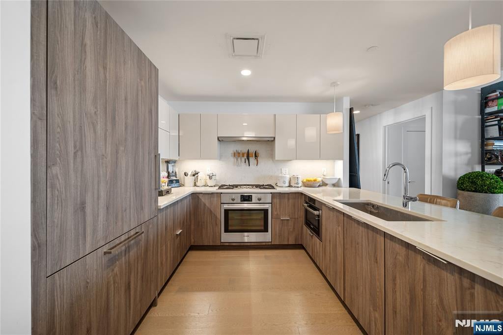9 Ave At Port Imperial 414